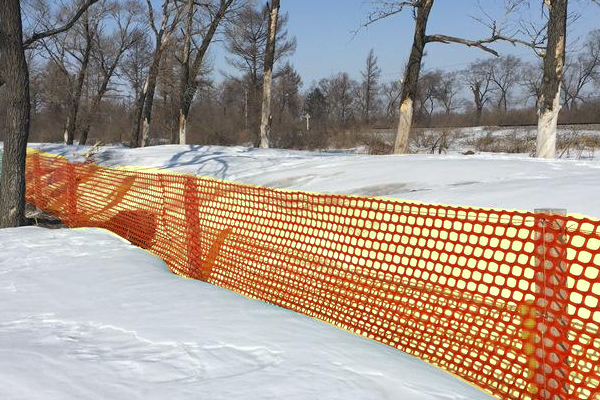 orange-snow-fences
